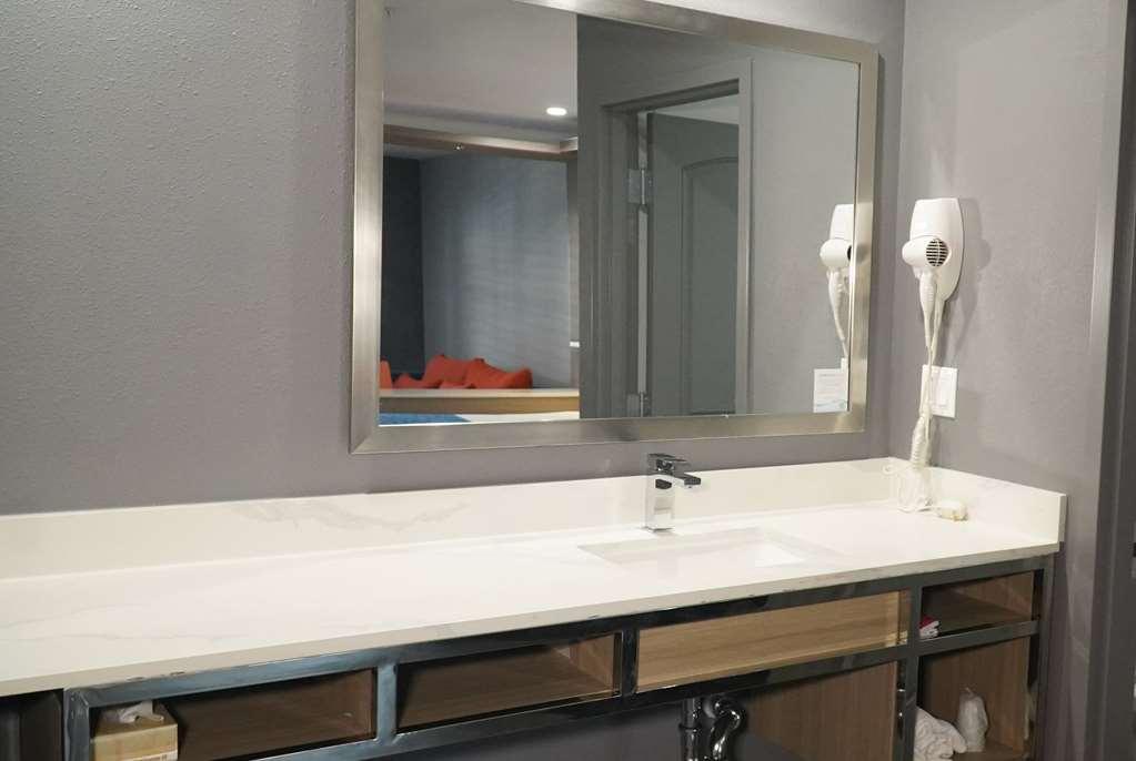 Travelodge By Wyndham Whittier Habitación foto