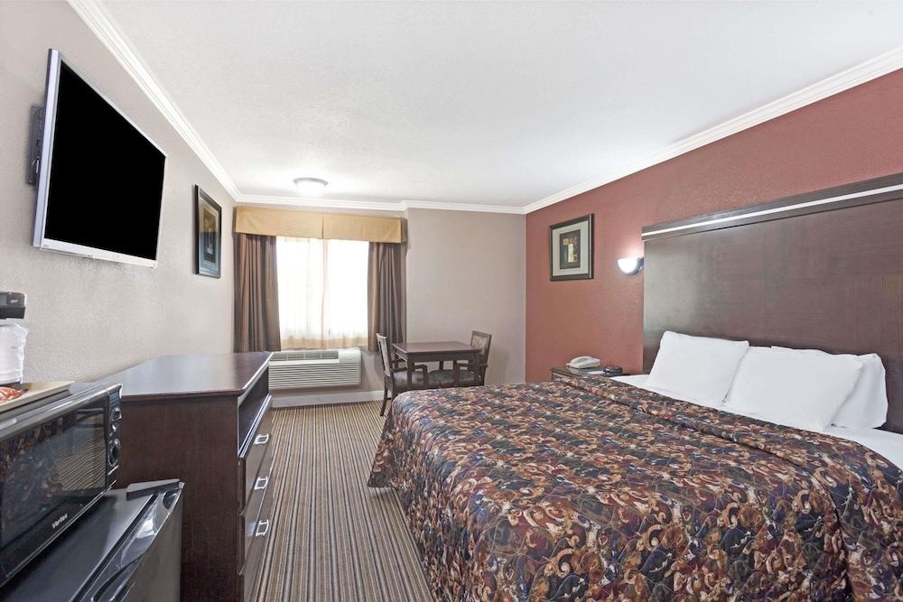 Travelodge By Wyndham Whittier Exterior foto