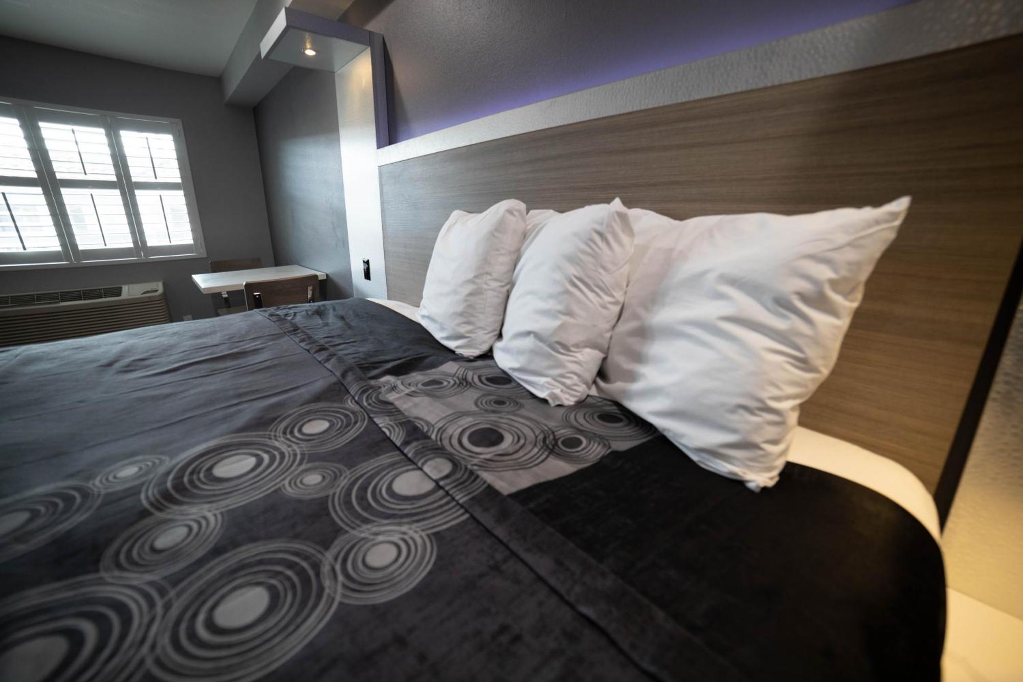Travelodge By Wyndham Whittier Exterior foto