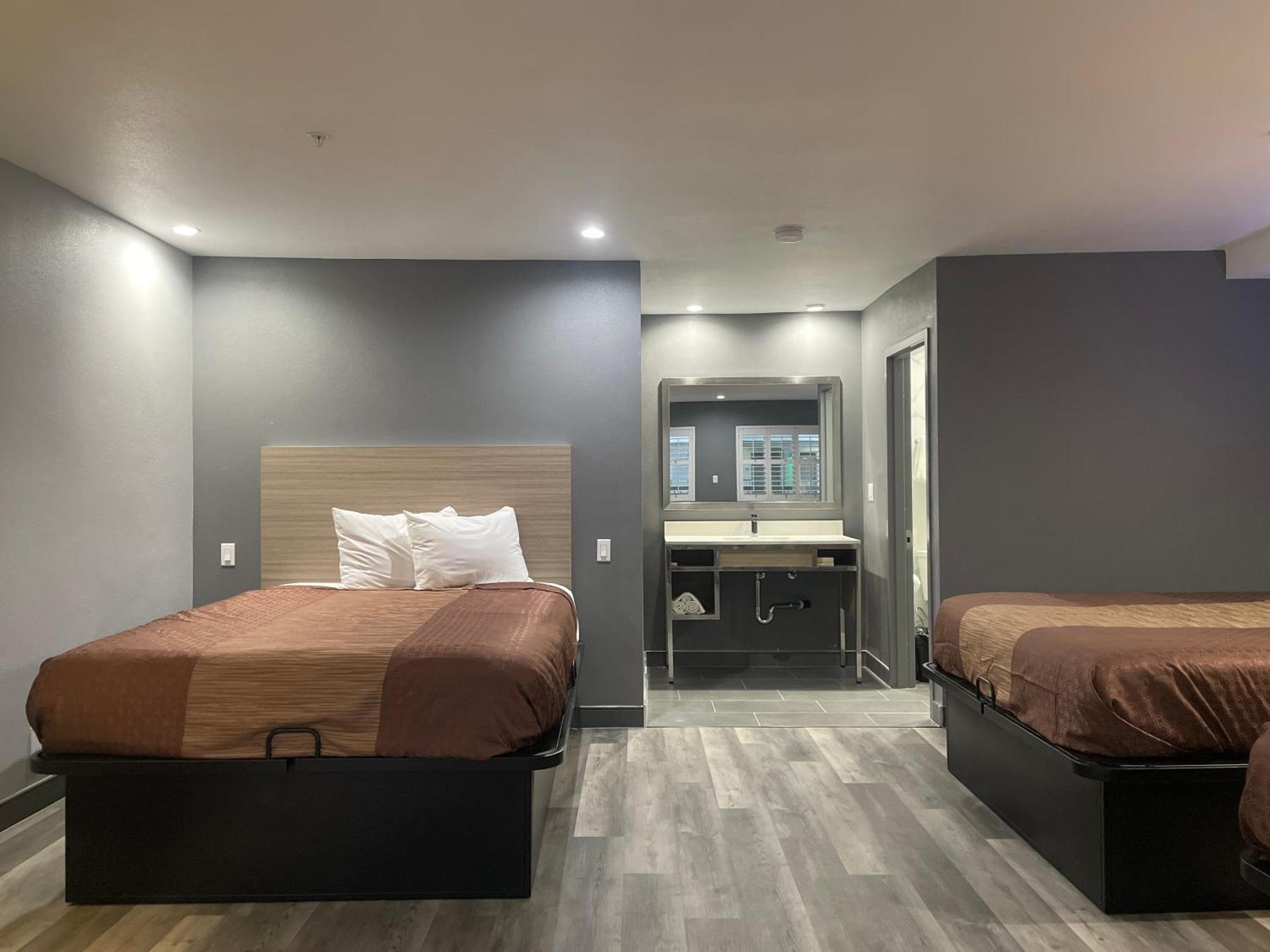 Travelodge By Wyndham Whittier Exterior foto
